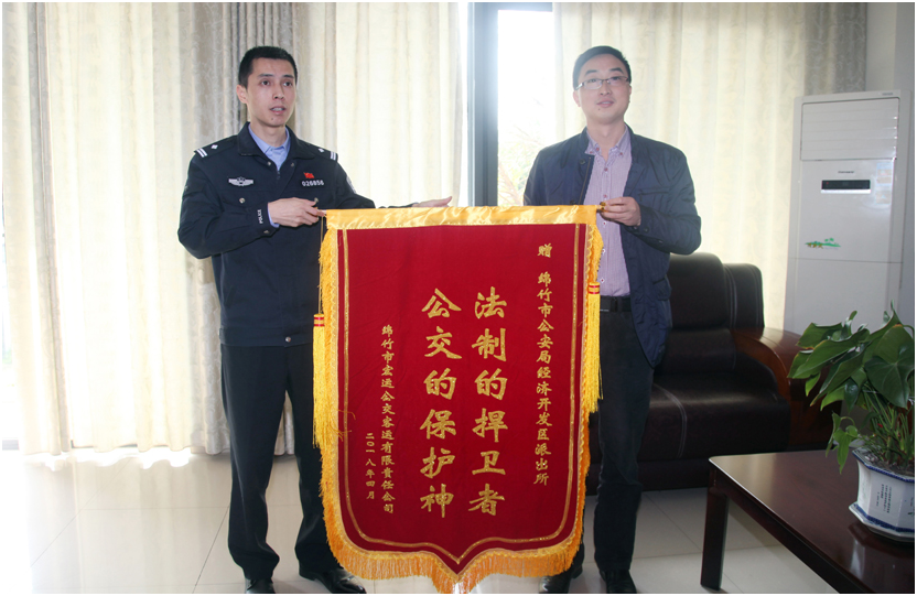 公交的保護神、法制的捍衛(wèi)者--市經開區(qū)派出所