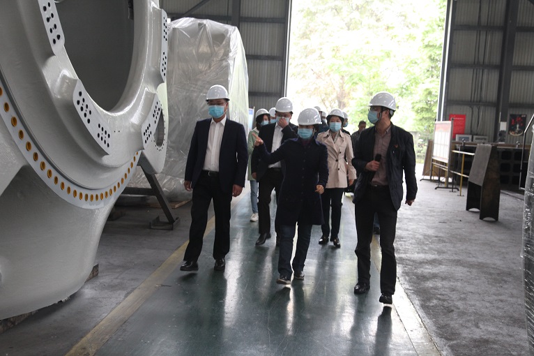 德陽(yáng)市委常委、市委組織部部長(zhǎng)、市委“兩新”組織工委書(shū)記王華蓉蒞臨仟坤集團(tuán)調(diào)研復(fù)工復(fù)產(chǎn)情況