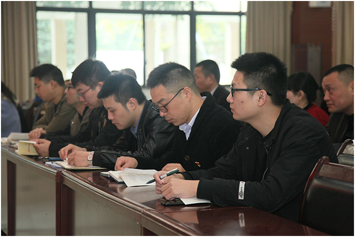 仟坤集團(tuán)黨委組織召開“不忘初心、牢記使命” 主題教育專題黨課學(xué)習(xí)會(huì)