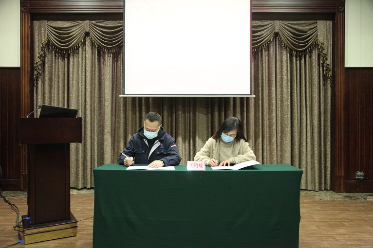 航發(fā)科技葉片分廠黨委與鑫坤機(jī)械黨支部召開黨建共建簽約儀式，發(fā)揮黨組織作用，共建促發(fā)展