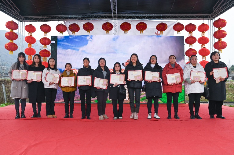 仟坤集團(tuán)內(nèi)開(kāi)展“三.八”紅旗手表彰暨春季賞花活動(dòng)