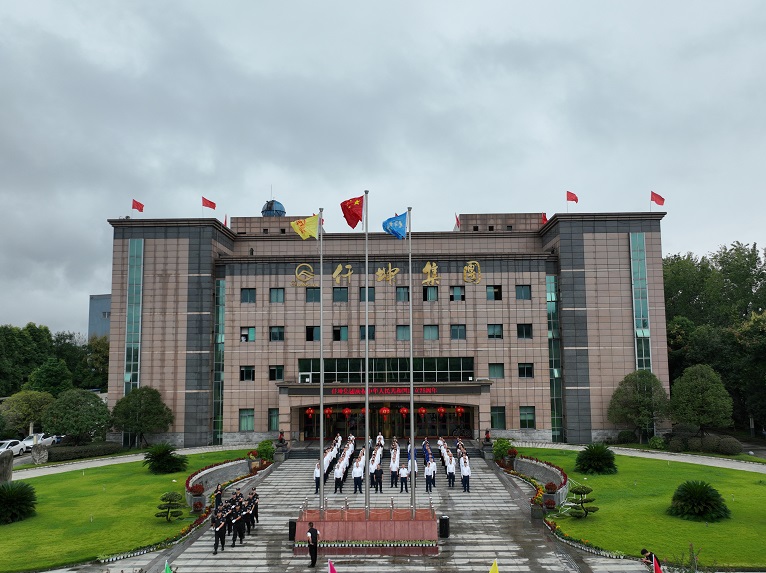 仟坤集團(tuán)舉辦慶祝國(guó)慶75周年趣味運(yùn)動(dòng)會(huì)