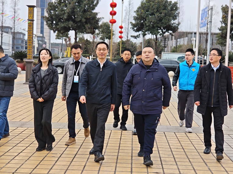 綿竹市委書記陳陽波除夕蒞臨集團(tuán)慰問一線公交駕駛員