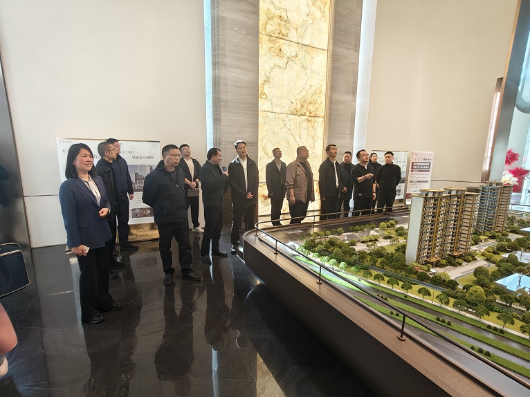 德陽(yáng)市副市長(zhǎng)徐創(chuàng)軍蒞臨仟坤水街二期項(xiàng)目調(diào)研